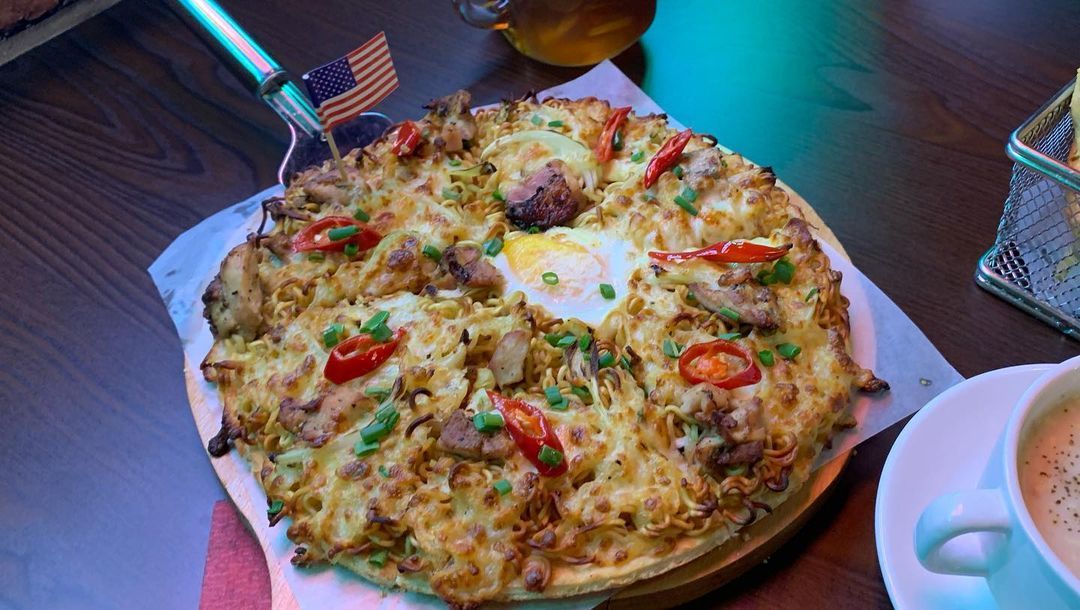 Nikmati Keunikan Pizza Indomie: Kombinasi Mie Instan dan Pizza yang Menggugah Selera