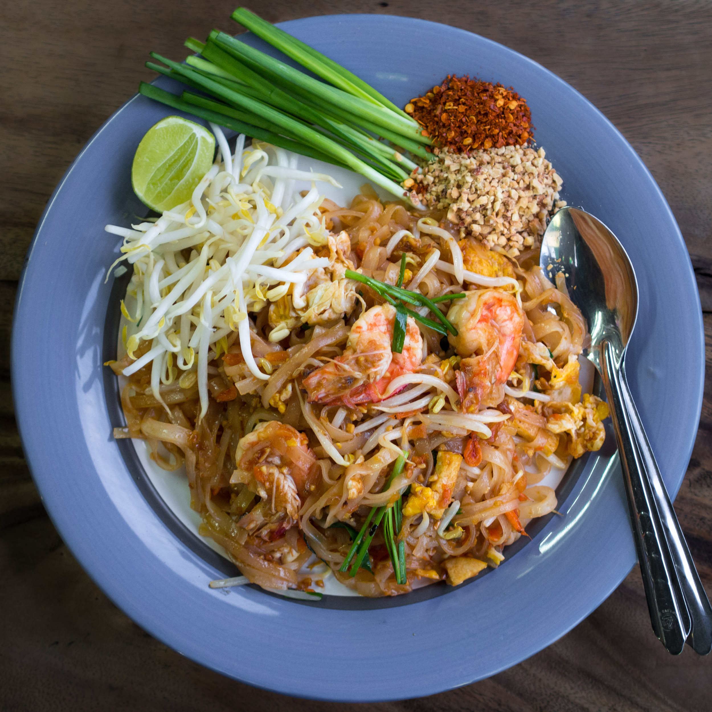 Pad Thai: Makanan Jalanan Ikonik dari Thailand